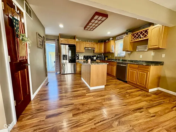 $290,000 | 609 North Maple Street, Veedersburg, IN 47987
