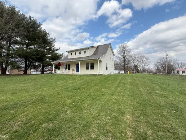 $290,000 | 609 North Maple Street, Veedersburg, IN 47987