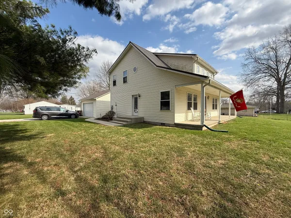 $290,000 | 609 North Maple Street, Veedersburg, IN 47987