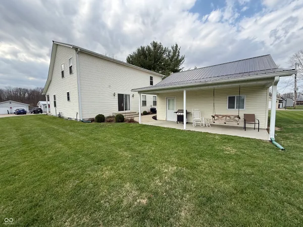 $290,000 | 609 North Maple Street, Veedersburg, IN 47987