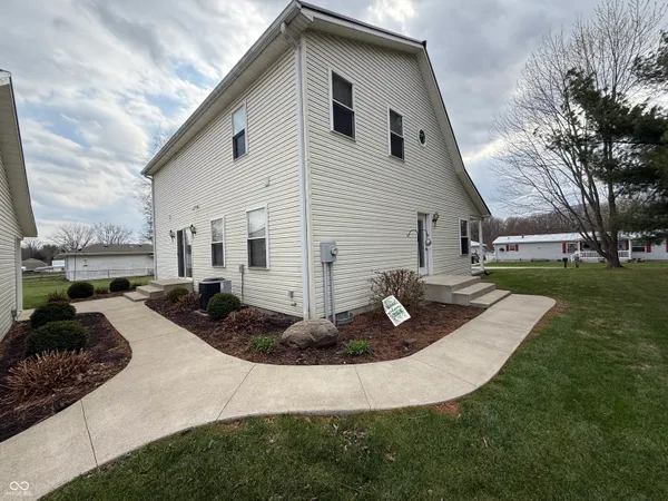 $290,000 | 609 North Maple Street, Veedersburg, IN 47987