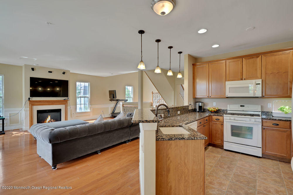 812 Abby Road Middletown, NJ 07748 - Photo 12 of 42 016_dsc01329
