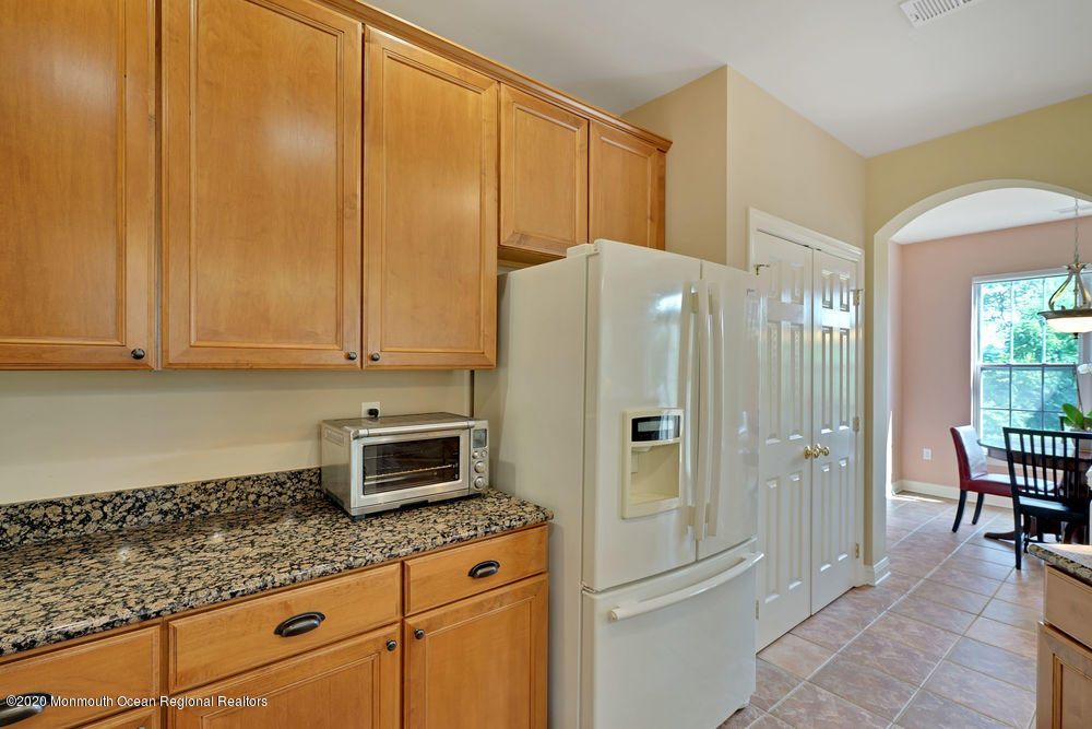812 Abby Road Middletown, NJ 07748 - Photo 14 of 42 018_dsc01339