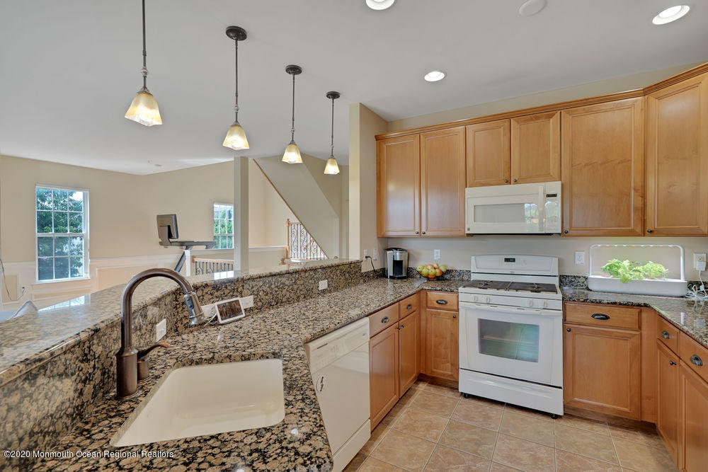 812 Abby Road Middletown, NJ 07748 - Photo 16 of 42 020_dsc01349