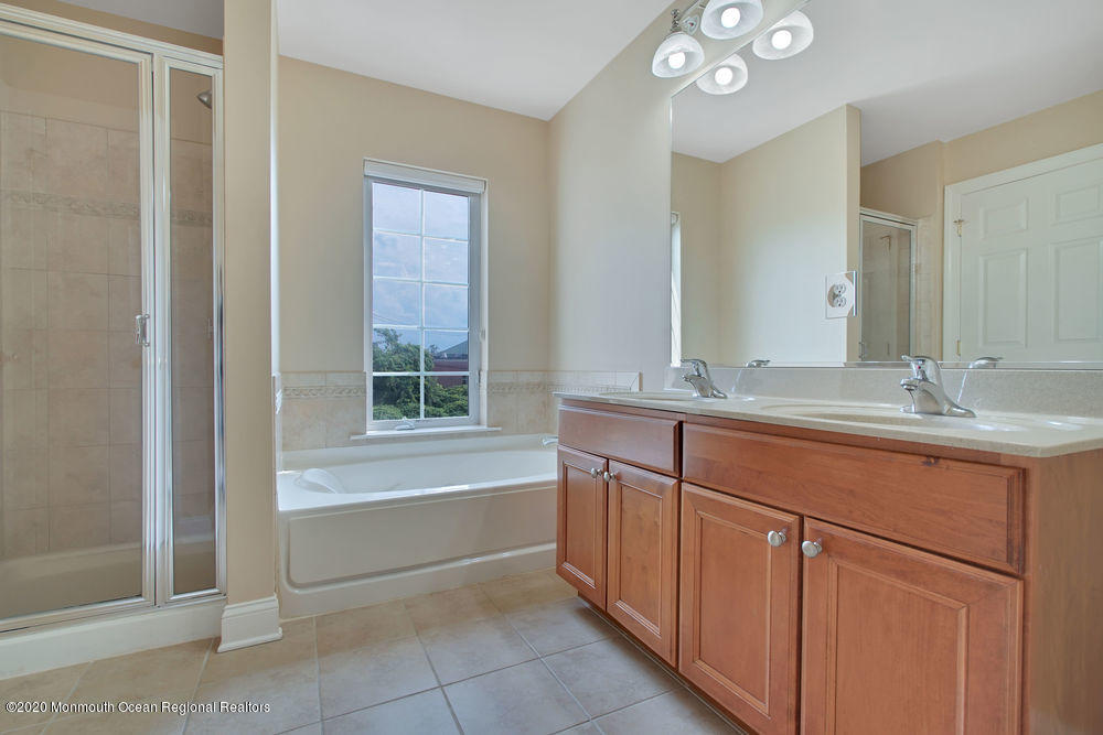 812 Abby Road Middletown, NJ 07748 - Photo 34 of 42 040_dsc01409