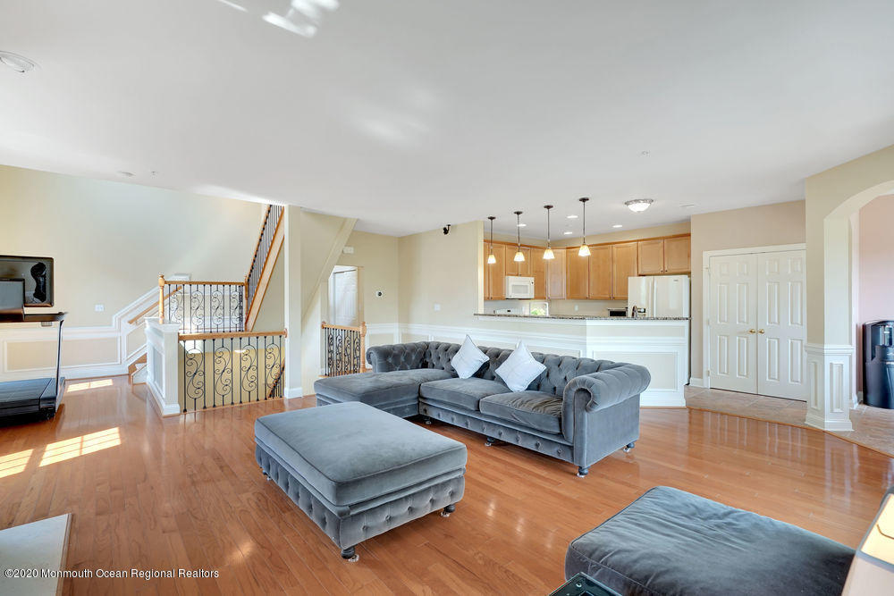 812 Abby Road Middletown, NJ 07748 - Photo 10 of 42 024_dsc01369