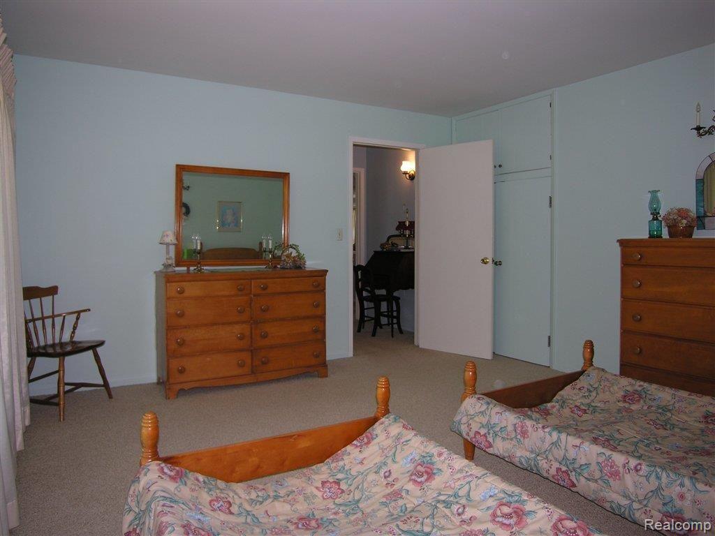 484 Shelbourne Road Grosse Pointe, MI 48236 - Photo 10 of 23 DSCN8494.JPG