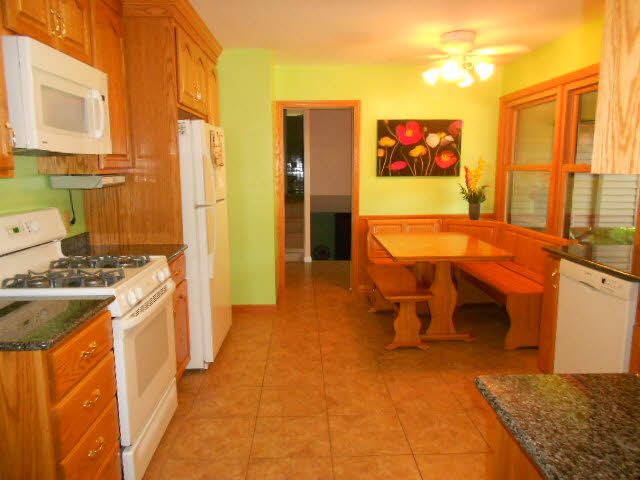 7802 North River Road Freeland, MI 48623 - Photo 3 of 18 20099412-2.JPG