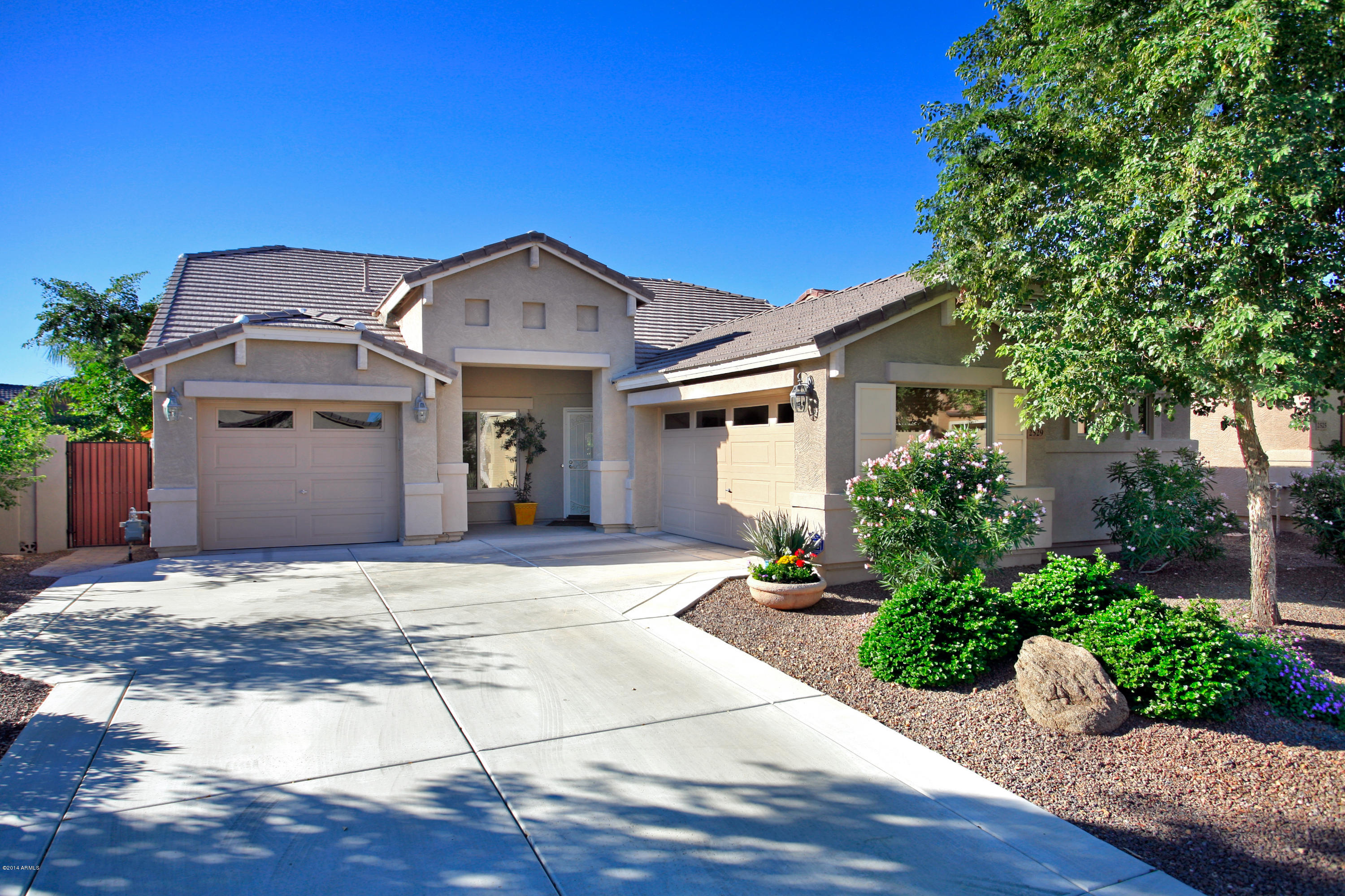 2529 East Ridge Creek Road Phoenix, AZ 85024 - Photo 1 of 18 view01_MG_1838_2