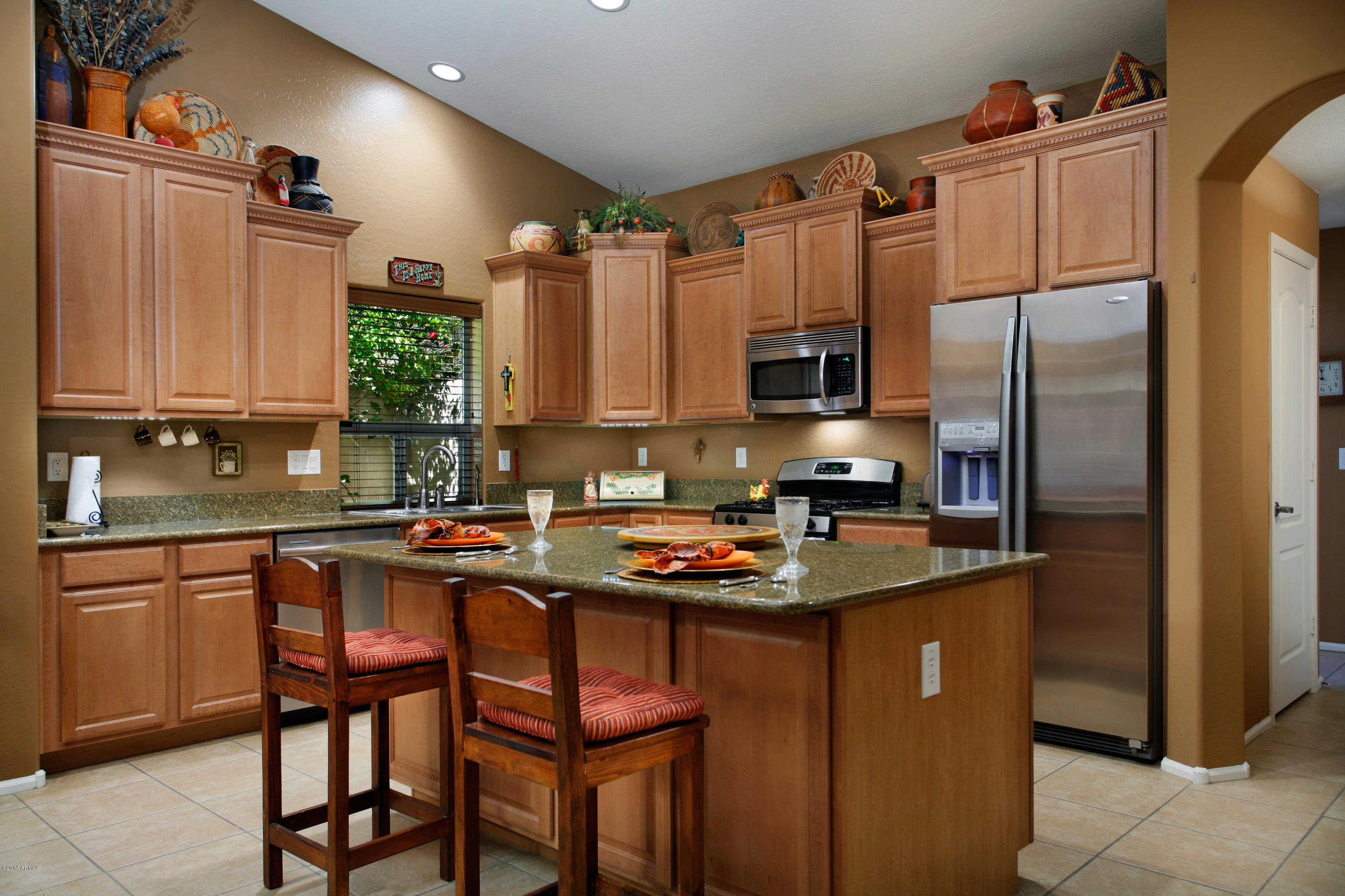 2529 East Ridge Creek Road Phoenix, AZ 85024 - Photo 5 of 18 Beautiful Kitchen with Island Seating!