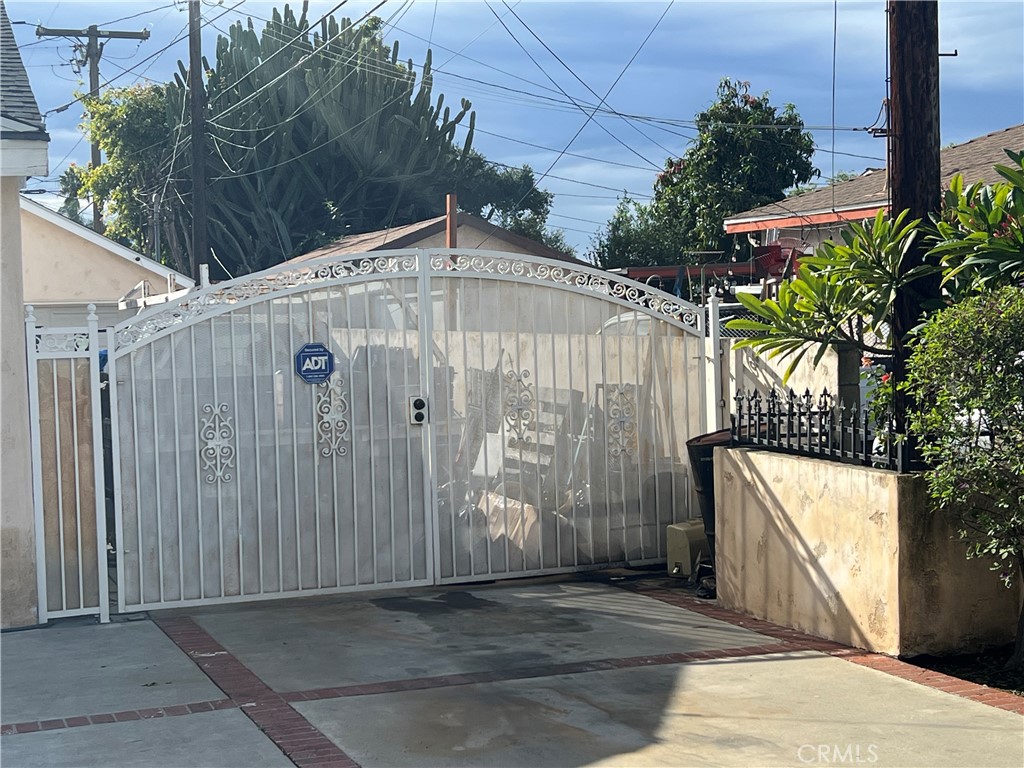 426 West 1st Street Azusa, CA 91702 - Photo 20 of 21 a backyard of a house with lots of green space