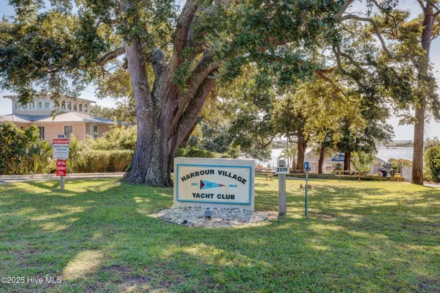 $750,000 | 133 Olde Point Road, Hampstead, NC 28443