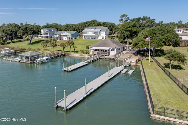 $750,000 | 133 Olde Point Road, Hampstead, NC 28443