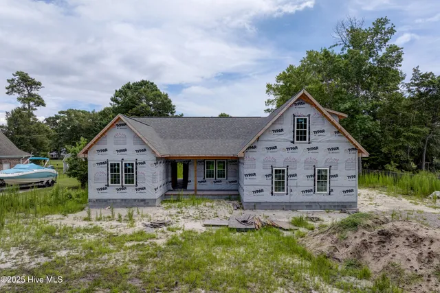 $750,000 | 133 Olde Point Road, Hampstead, NC 28443