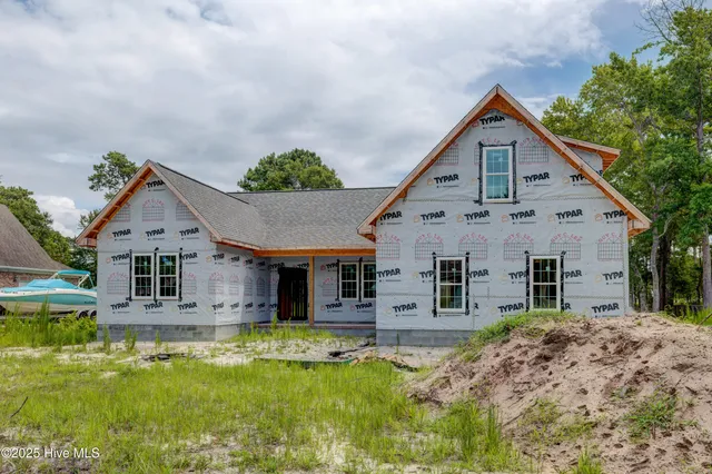 $750,000 | 133 Olde Point Road, Hampstead, NC 28443