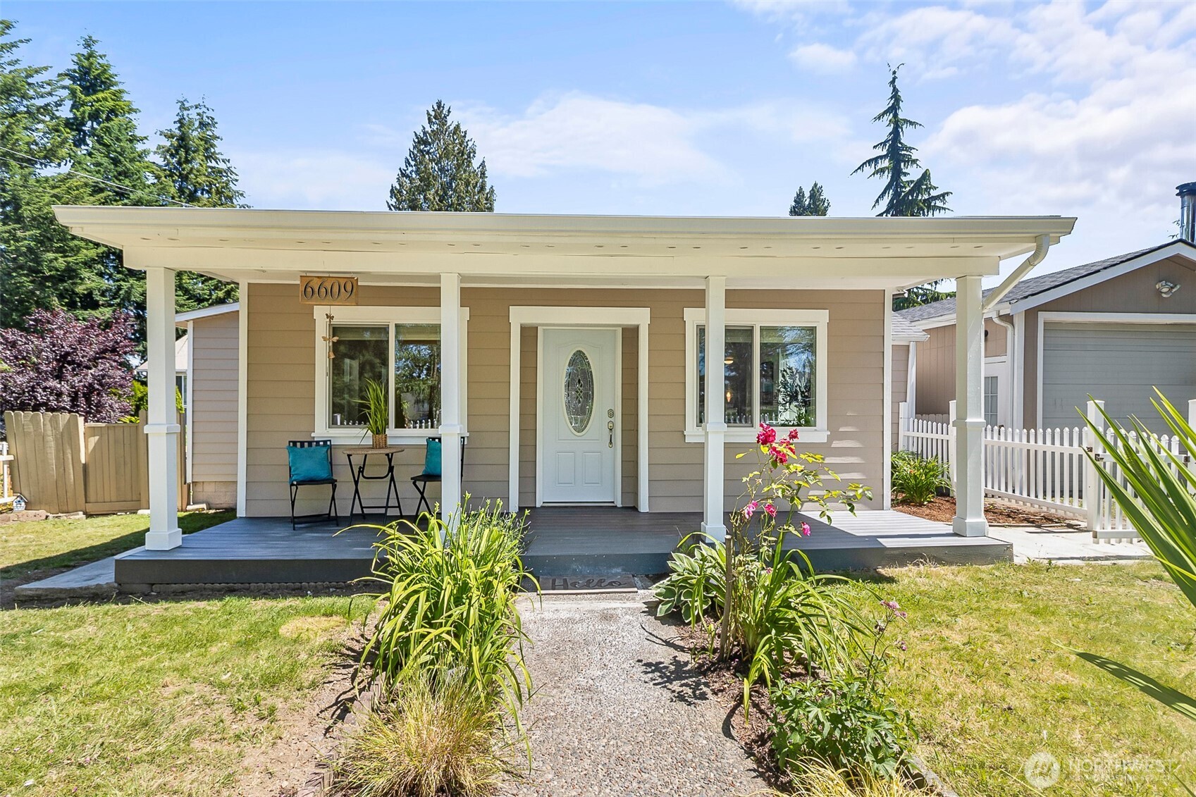 6609 Elliott Way Everett, WA 98203 - Photo 2 of 40