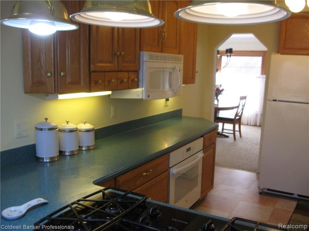 367 Ridgemont Road Grosse Pointe, MI 48236 - Photo 14 of 40