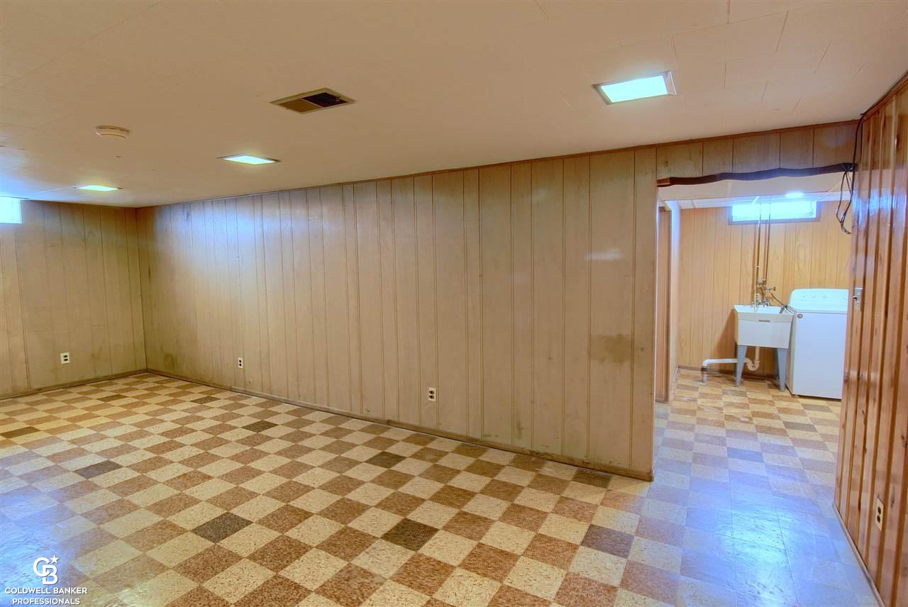 24686 Roxana Avenue Eastpointe, MI 48021 - Photo 22 of 30 31382913-21.JPG
