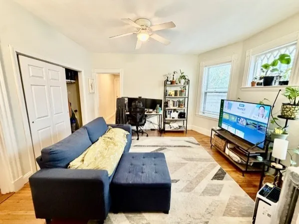 $2,600 | 66 Roseland Street, Unit 1, Somerville, MA 02143