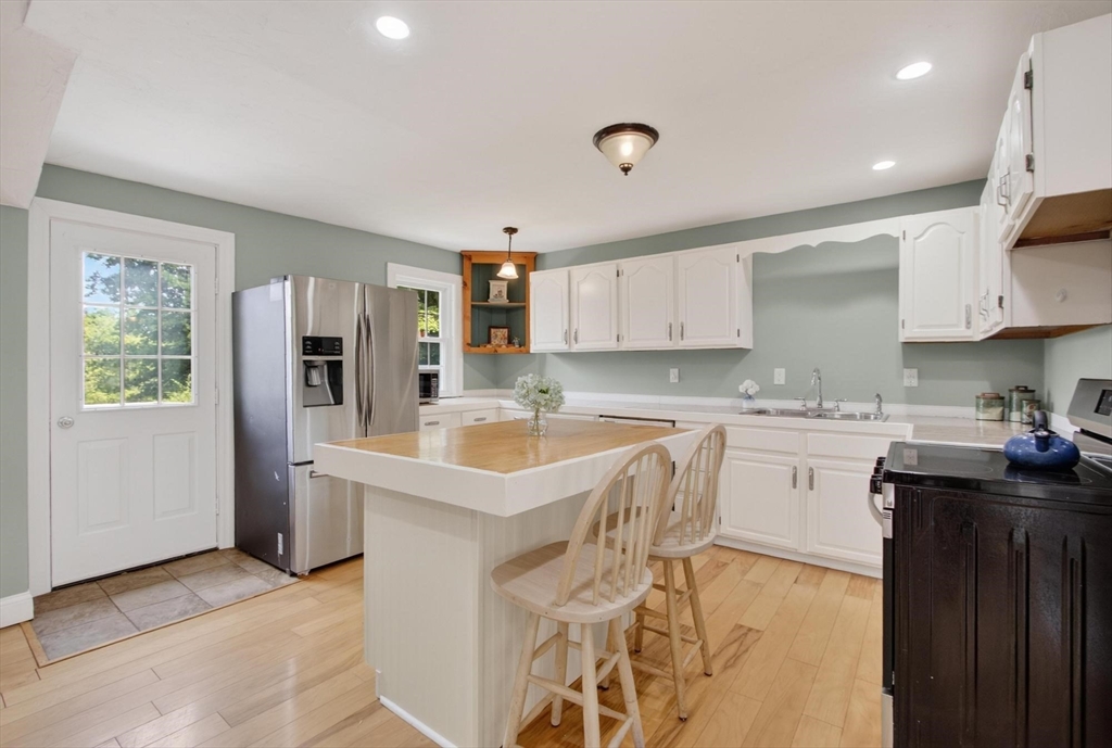 5 Ripley Road Westminster, MA 01473 - Photo 2 of 34