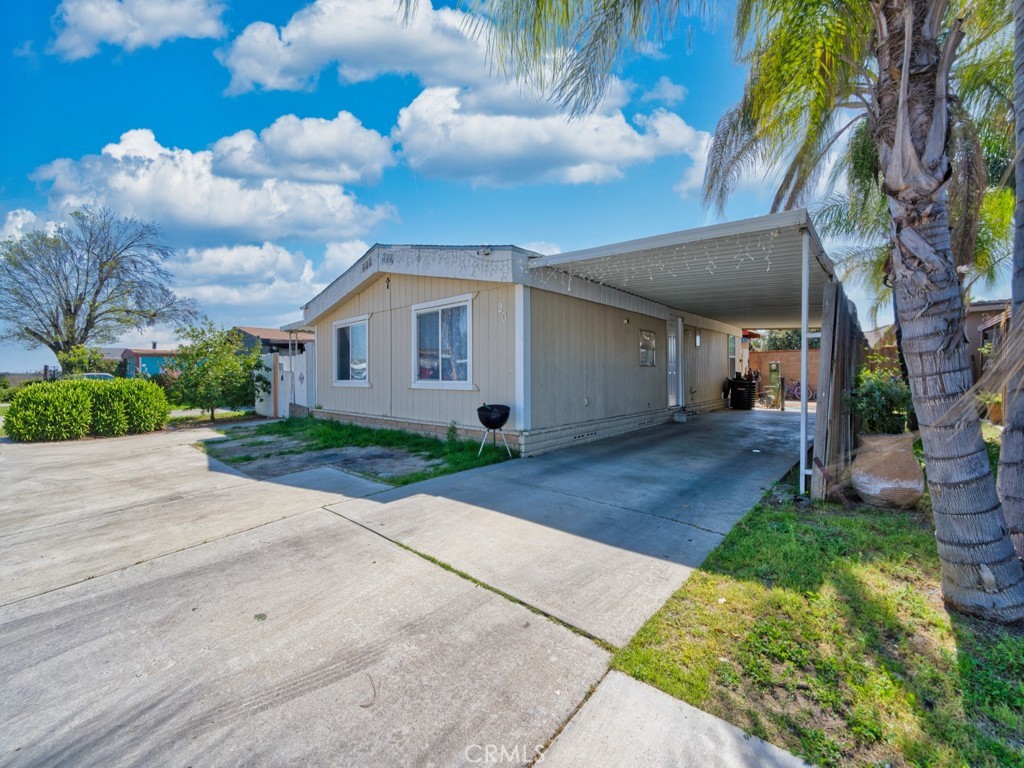 700 South Shafter, Unit 20 Shafter, CA 93263 - Photo 1 of 18 a front view of a house with a yard and potted plants