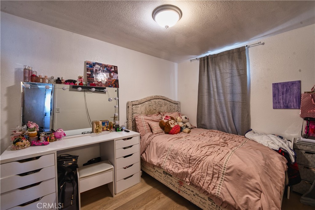 700 South Shafter, Unit 20 Shafter, CA 93263 - Photo 12 of 18 a bedroom with a bed and a furniture