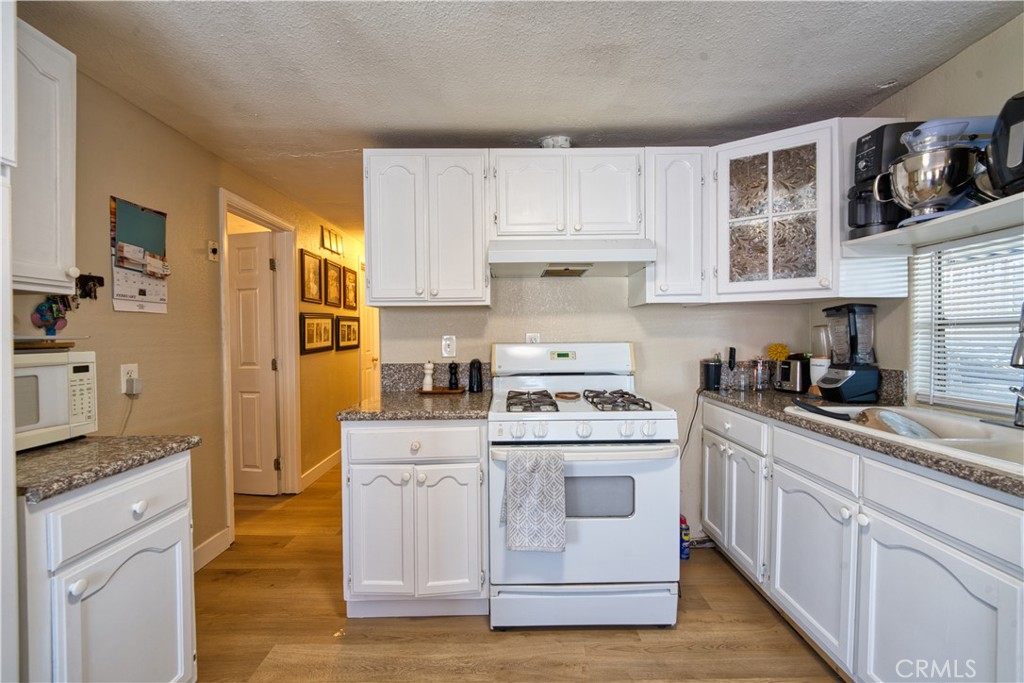 700 South Shafter, Unit 20 Shafter, CA 93263 - Photo 7 of 18 a kitchen with stainless steel appliances granite countertop a stove and a refrigerator