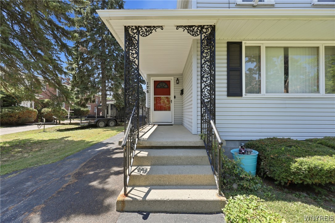 176 15th Street Buffalo, NY 14213 - Photo 3 of 36 Front Porch