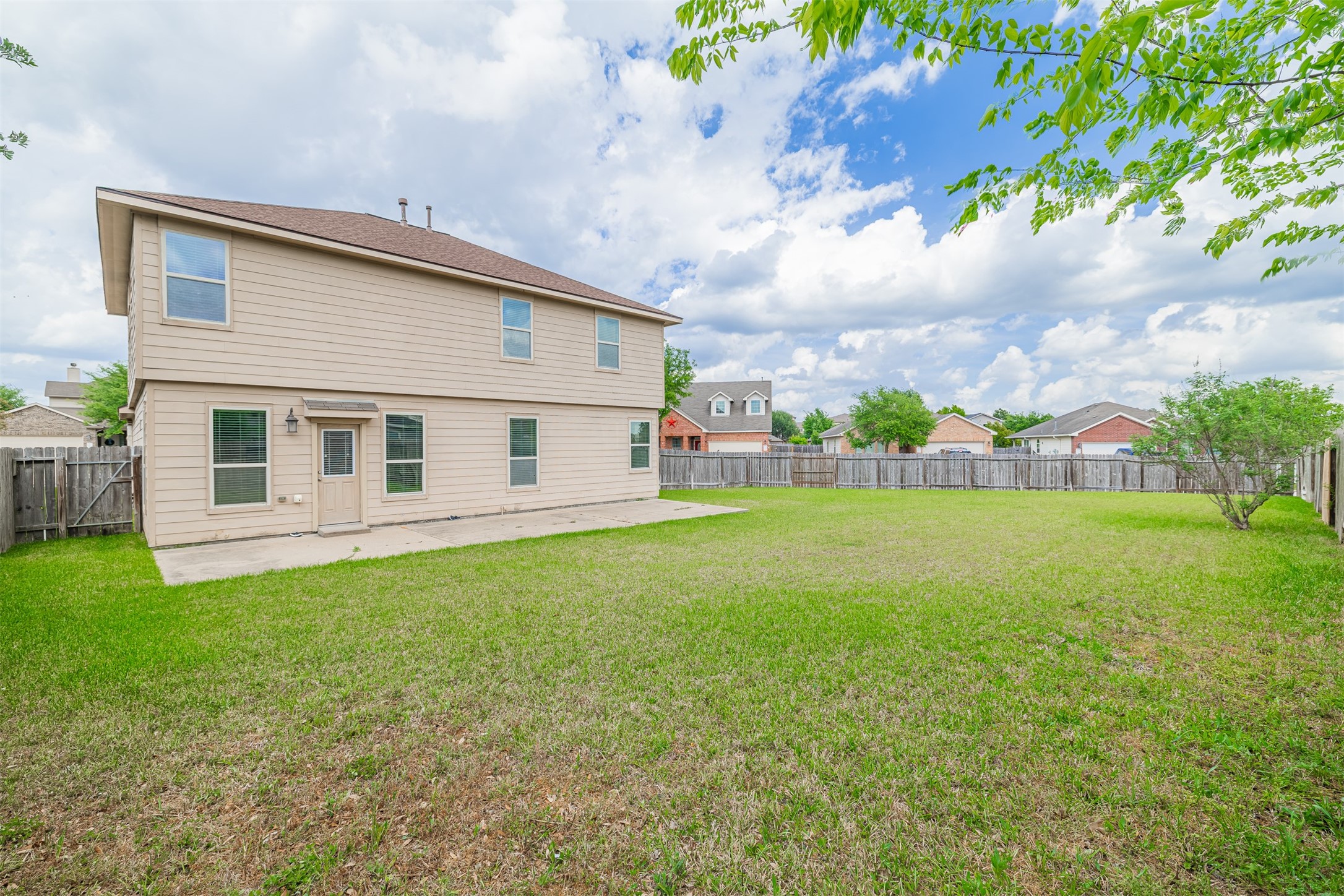 25322 Saddlebrook Ranch Drive Tomball, TX 77375 - Photo 19 of 20 a backyard of a house with lots of green space