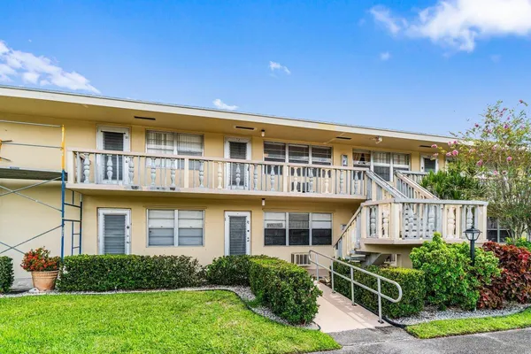 $1,300 | 52 Kingswood East, West Palm Beach, FL 33417