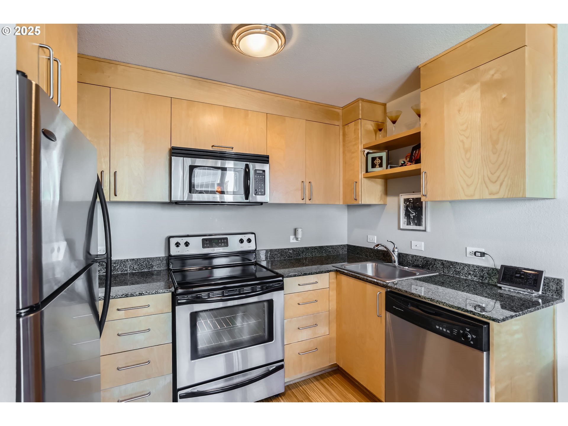 255 Southwest Harrison Street, Unit 14F Portland, OR 97201 - Photo 21 of 40 Kitchen