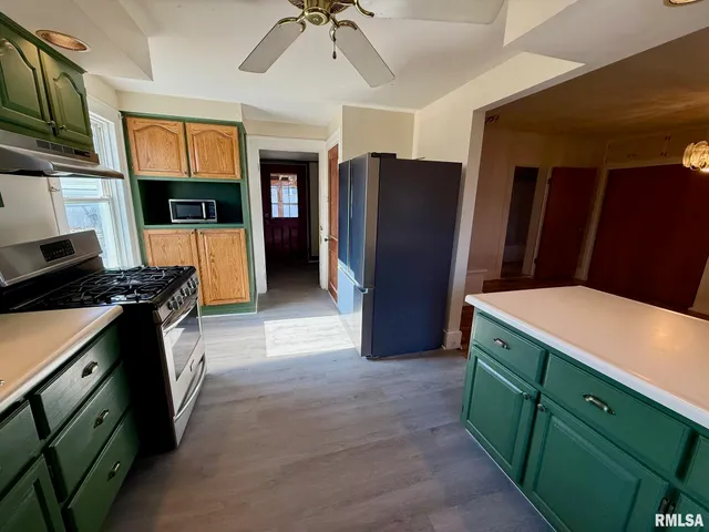 $94,500 | 214 East Taylor Street, Petersburg, IL 62675