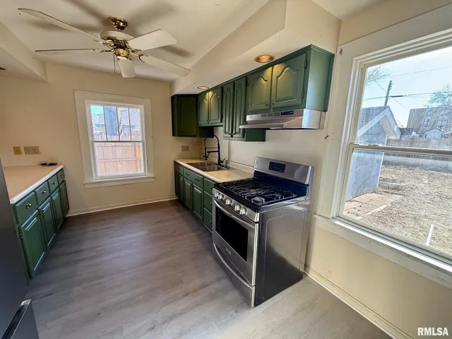 $94,500 | 214 East Taylor Street, Petersburg, IL 62675