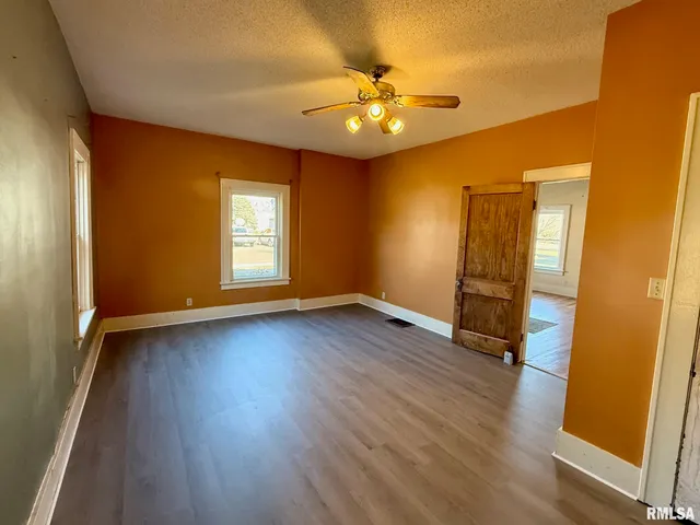 $94,500 | 214 East Taylor Street, Petersburg, IL 62675