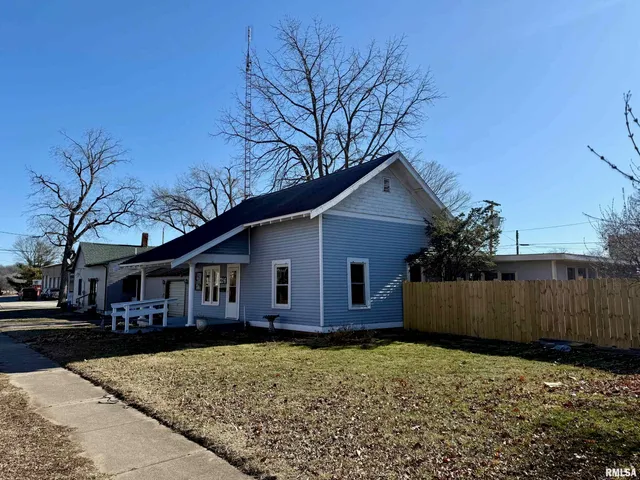 $94,500 | 214 East Taylor Street, Petersburg, IL 62675