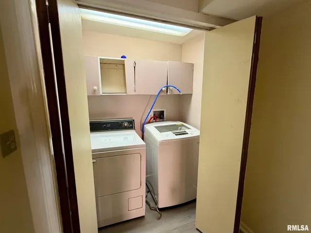 $94,500 | 214 East Taylor Street, Petersburg, IL 62675