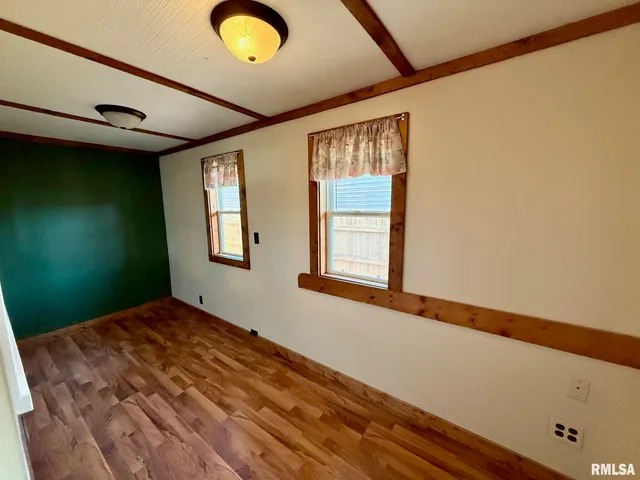 $94,500 | 214 East Taylor Street, Petersburg, IL 62675