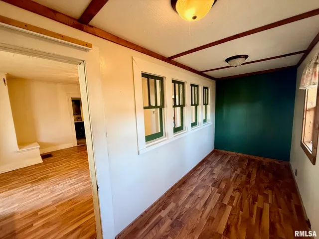 $94,500 | 214 East Taylor Street, Petersburg, IL 62675