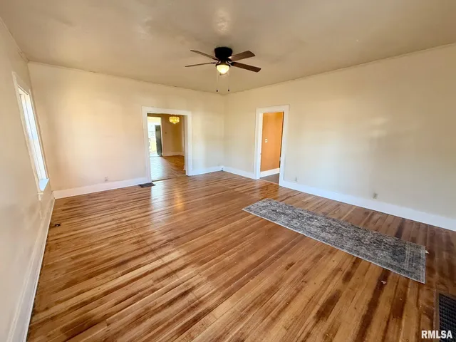 $94,500 | 214 East Taylor Street, Petersburg, IL 62675