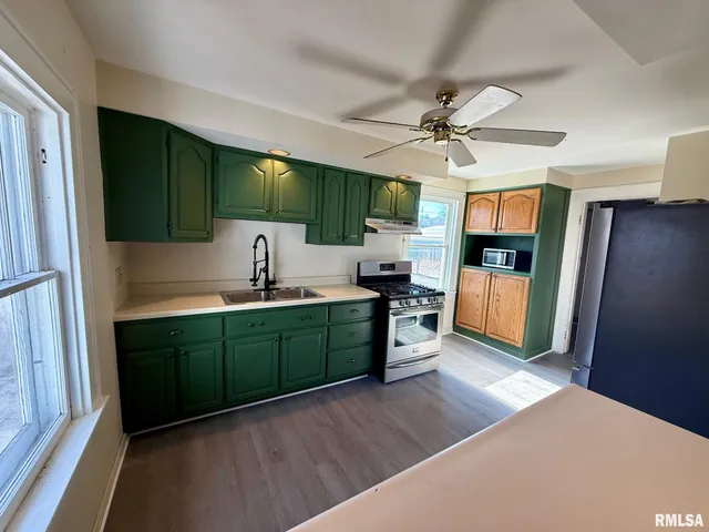 $94,500 | 214 East Taylor Street, Petersburg, IL 62675