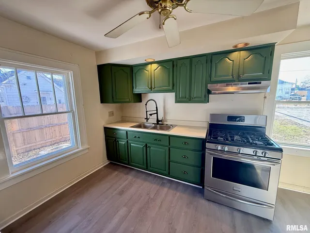 $94,500 | 214 East Taylor Street, Petersburg, IL 62675