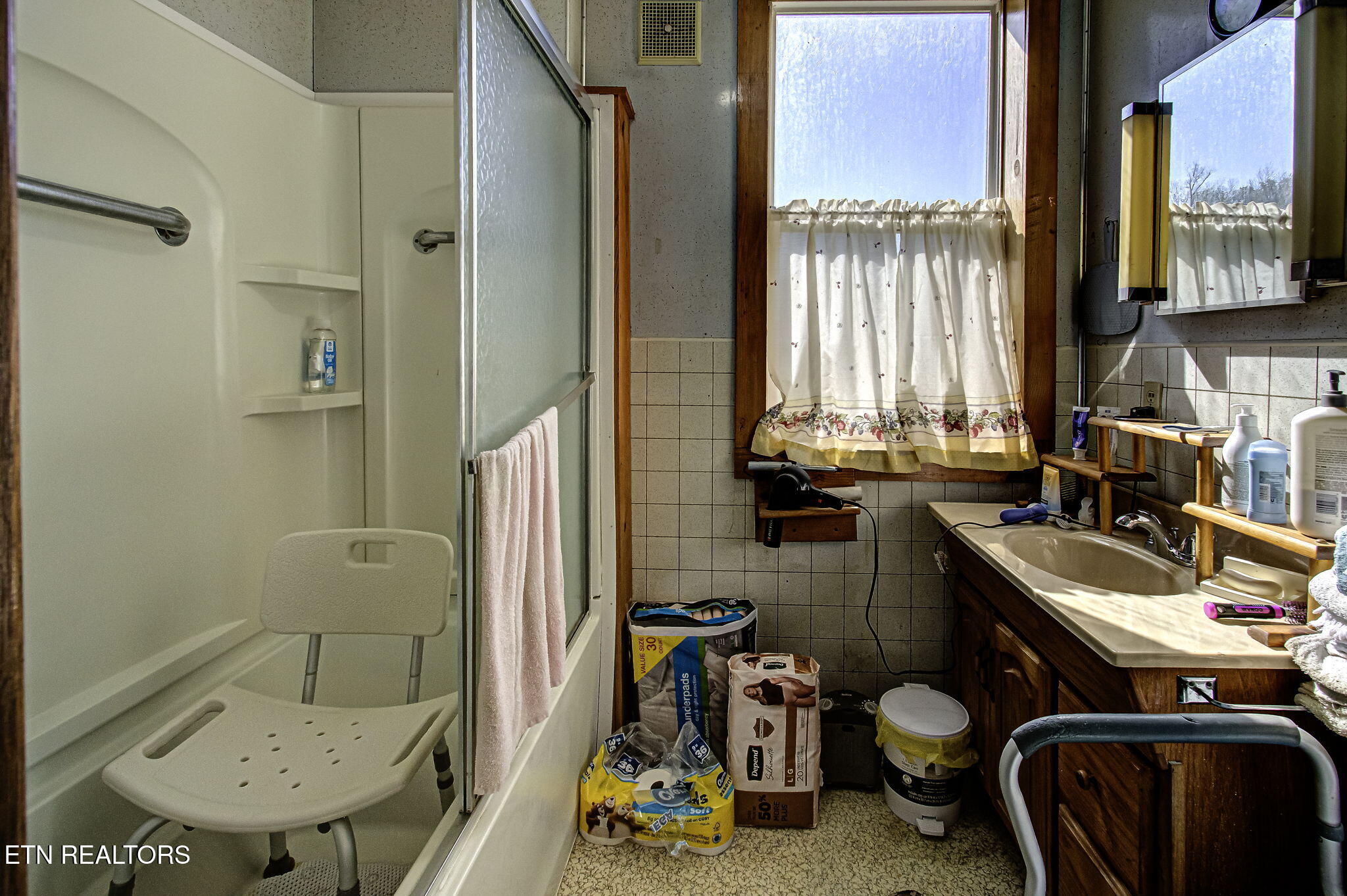 285 New Providence Road Tellico Plains, TN 37385 - Photo 12 of 45 IMG_4643