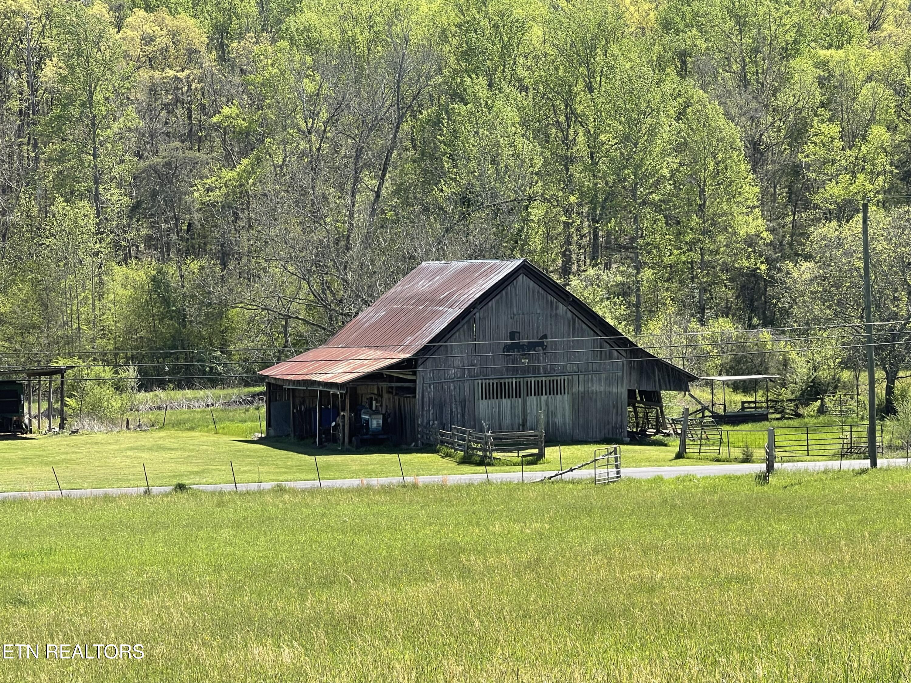 285 New Providence Road Tellico Plains, TN 37385 - Photo 34 of 45 IMG_1200