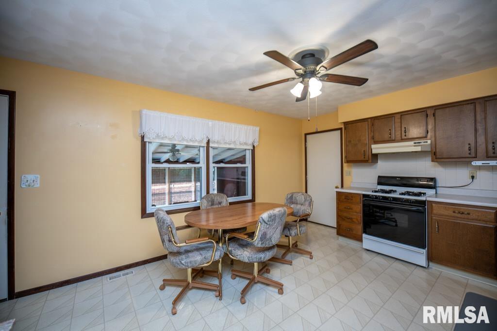 306 Sangamon Road Marquette Heights, IL 61554 - Photo 14 of 36
