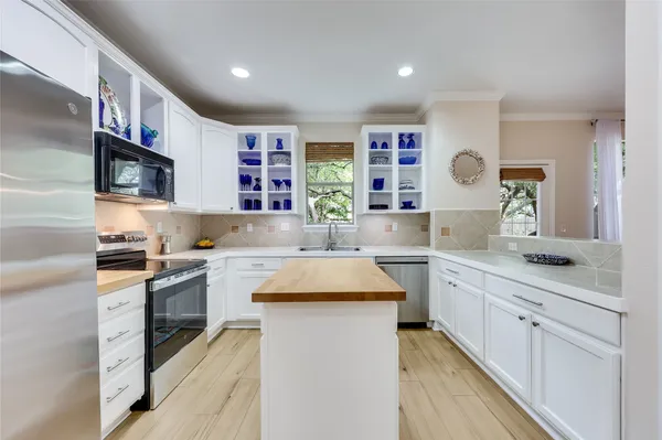 $575,000 | 1303 Cuernavaca Drive North, Unit B, Austin, TX 78733