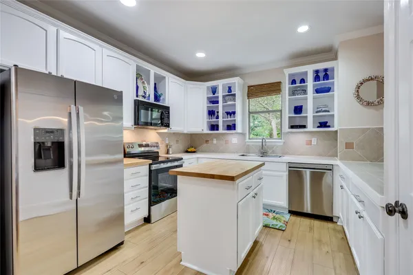 $575,000 | 1303 Cuernavaca Drive North, Unit B, Austin, TX 78733