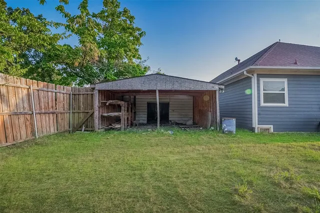 $285,000 | 302 North Front Street, Savoy, TX 75479