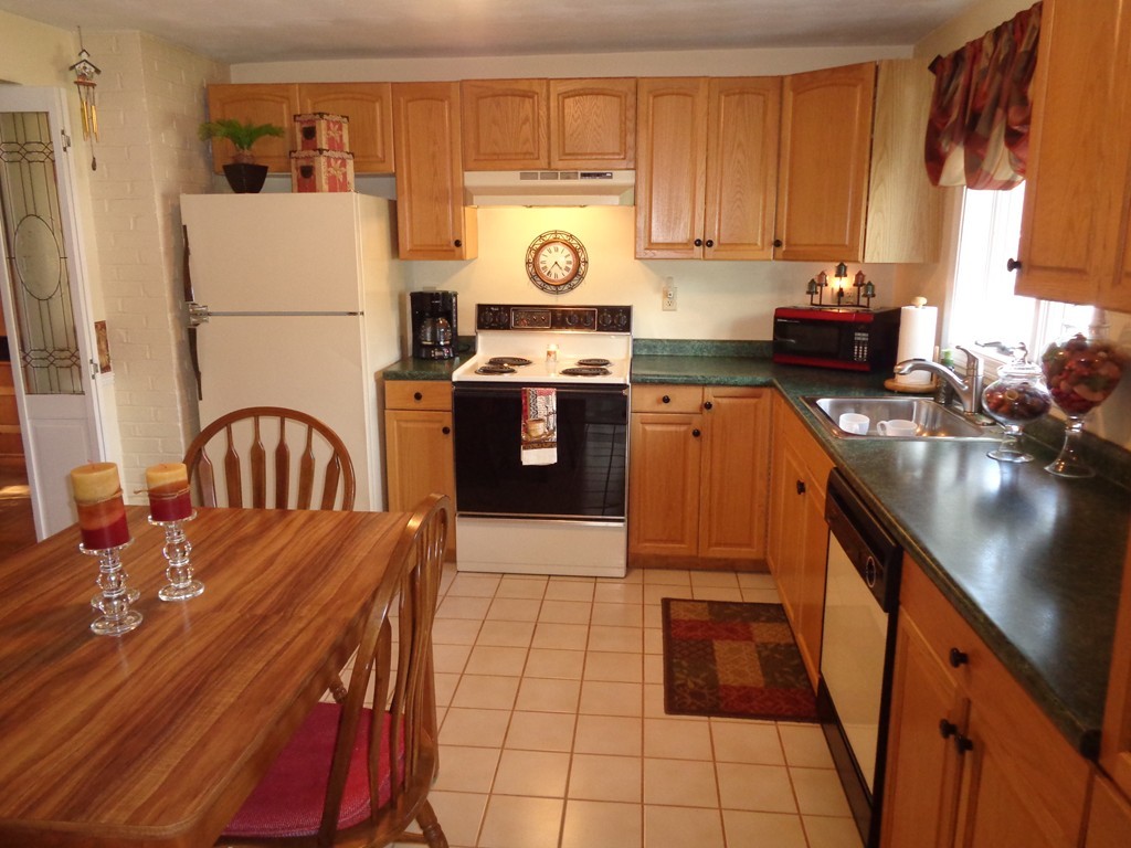 5 Grove Street Danvers, MA 01923 - Photo 4 of 30 Gallery Image 4