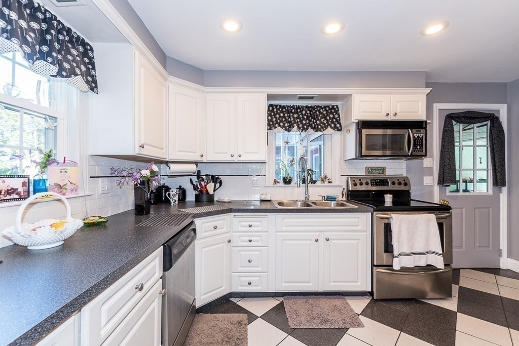 110 New Road East Providence, RI 02916 - Photo 11 of 38 Gallery Image 11