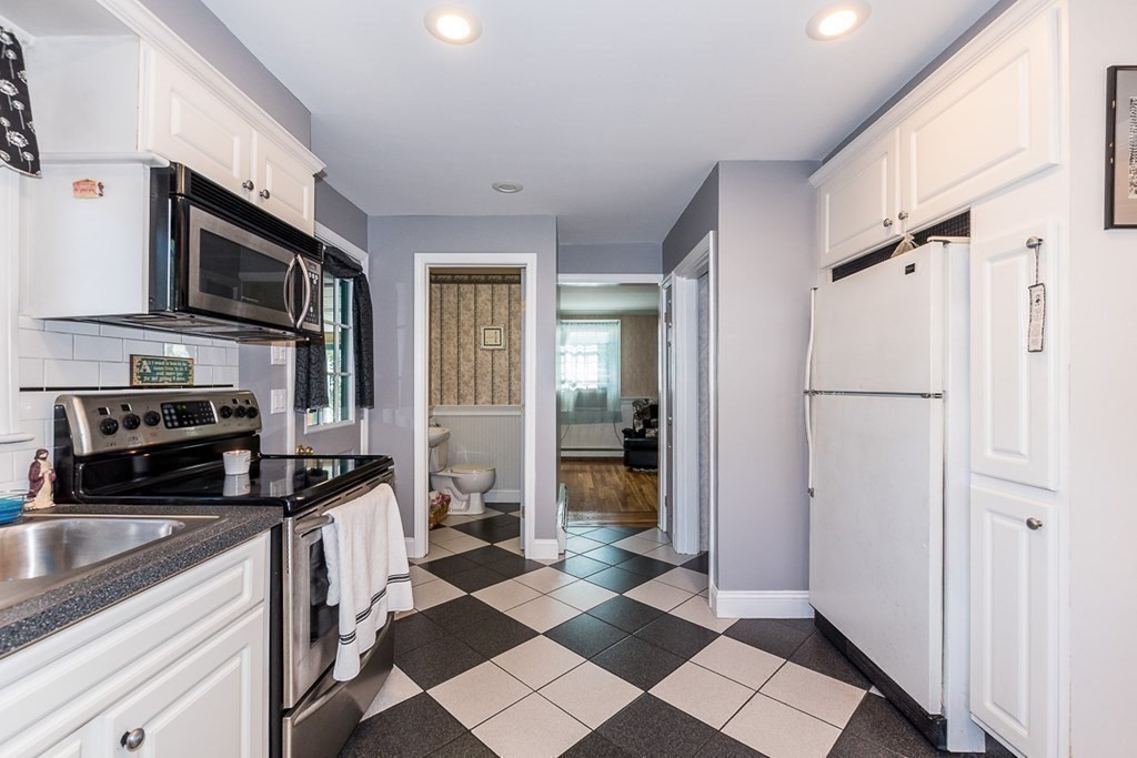 110 New Road East Providence, RI 02916 - Photo 12 of 38 Gallery Image 12